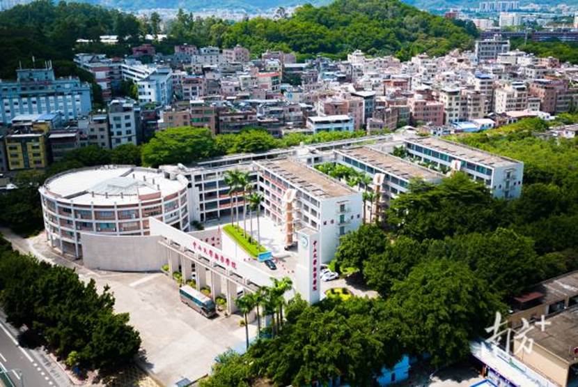 广州新华学院(广州天河校区)。