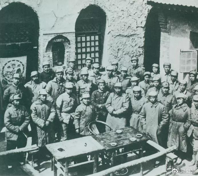 1940年2月8日,八路军政治部在山西省武乡县驻地召开太行文艺座谈会,朱德在会上讲话。
